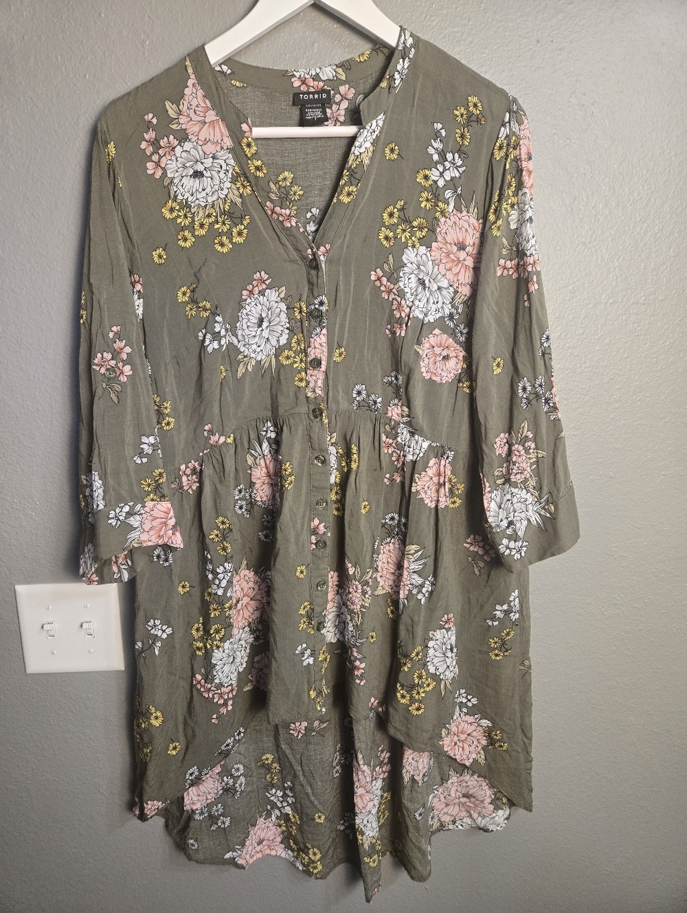 Bundle Of Torrid Floral Tops Size OX-1X